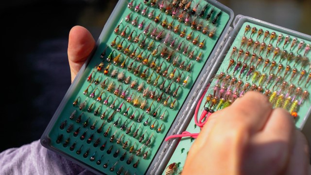 Top 10 Fliegen für den perfekten Saisonstart. Die beste Auswahl zum Fliegenfischen.